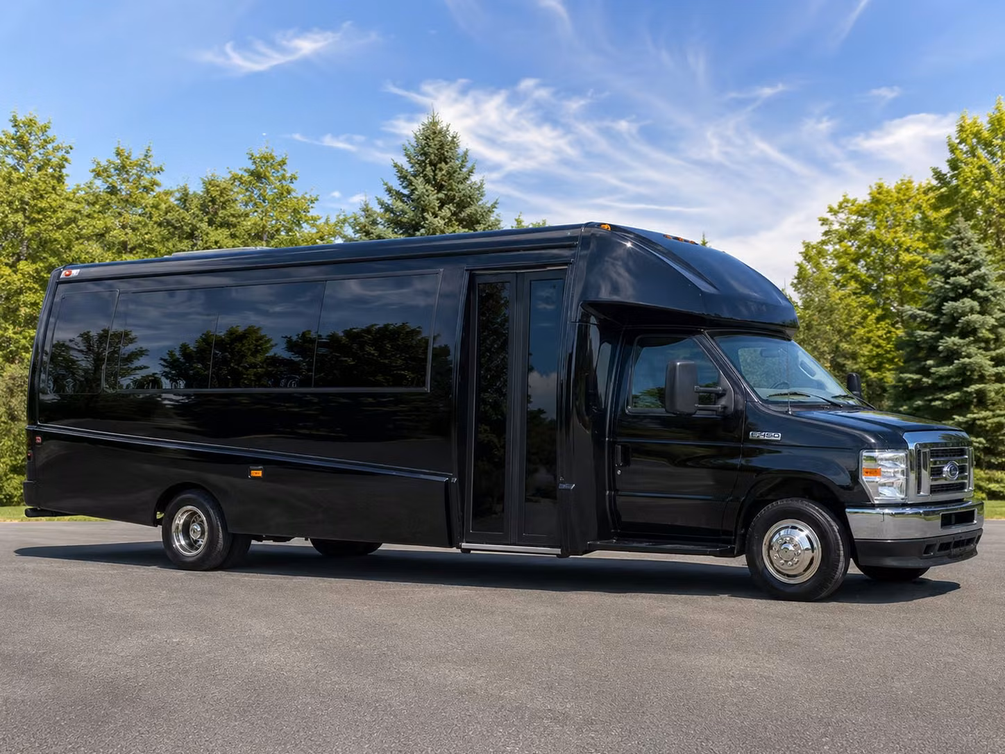 minibus and charter bus rentals for large concert groups in north las vegas